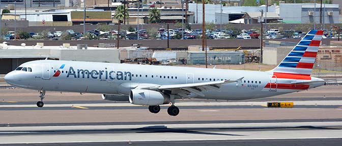 American Airbus A320-231 N978UY, Phoenix Sky Harbor, June 18, 2016
